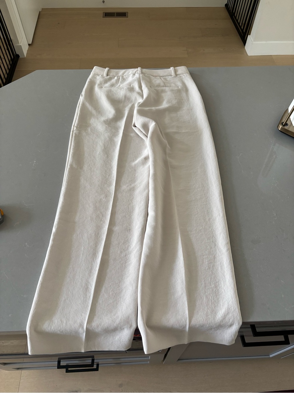 Aritzia The Effortless Pant in matte pearl NWOT - Picture 2 of 6